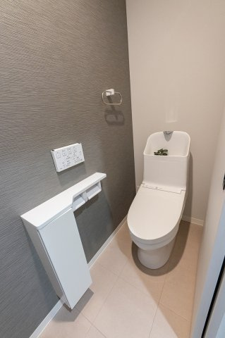 向日市上植野町御妙林のトイレ|温水洗浄便座付きトイレ