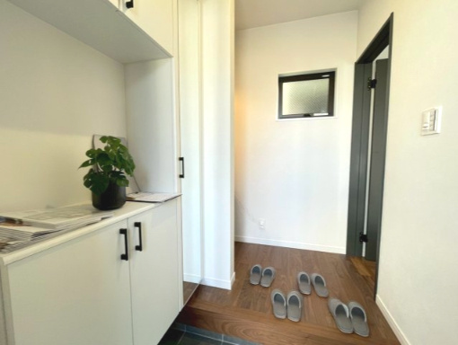 向日市上植野町御妙林の玄関|収納付き玄関フロア