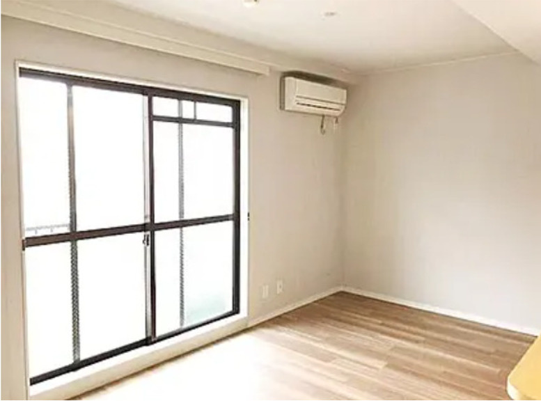 エクセル東山　駅近　管理費0　バルコニーの居間・リビング