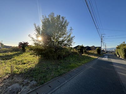 久留米市高良内町　売り土地【2号地】の前面道路含む現地写真
