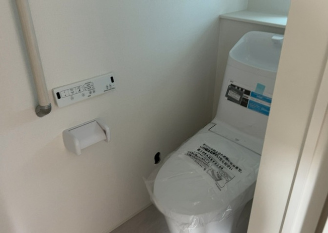 【トイレ】 | トイレは大きさや形、機能、抗菌性などが異なる多種多彩なタイプが各メーカーから出ています。それぞれに良さがあるため、事前にどういったタイプのトイレがいいのかをご家庭内で決めて、内見に行くといいでしょう。
