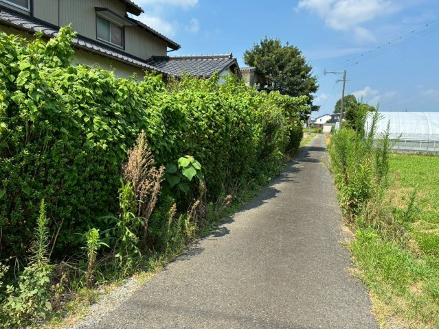 久留米市宮ノ陣６丁目　売り土地の前面道路含む現地写真