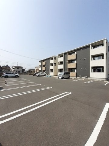 ファミーユ　Ａの駐車場