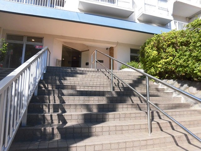 海まで10分！葉山エコーハイツ　2階　の外観|エントランス部分