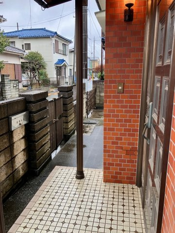 野火止戸建のエントランス