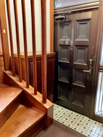 野火止戸建の玄関