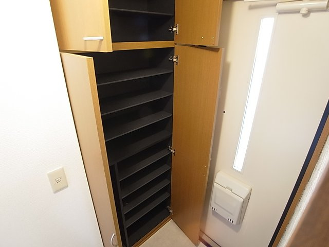 エスポワールの玄関|大型シューズＢＯＸなので沢山収納できます