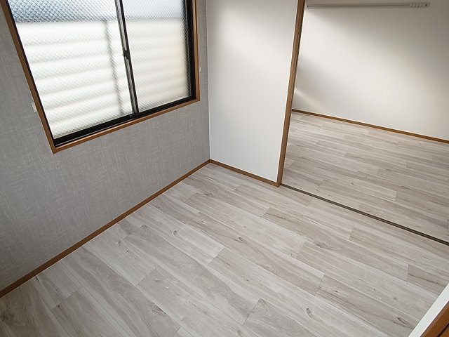 エスポワールの洋室|間仕切りを閉めきれば、お部屋と分けれる設計です