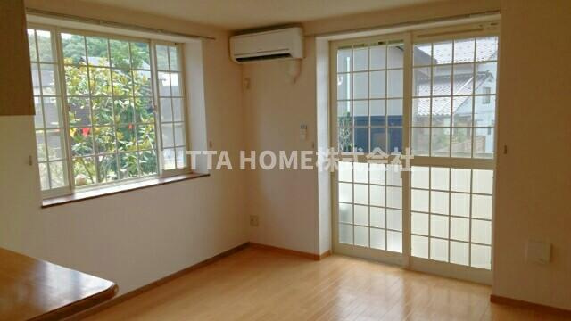 スターブルの居間・リビング|明るいリビングです◆