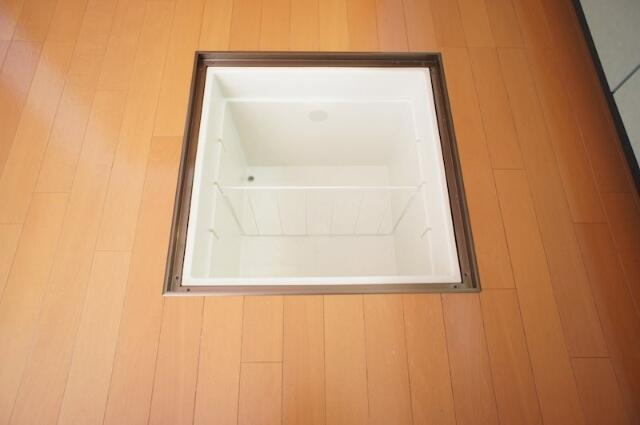 キッチンに床下収納有り