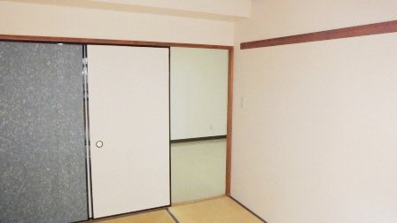 アミカル高橋の居間・リビング|南側和室からダイニング