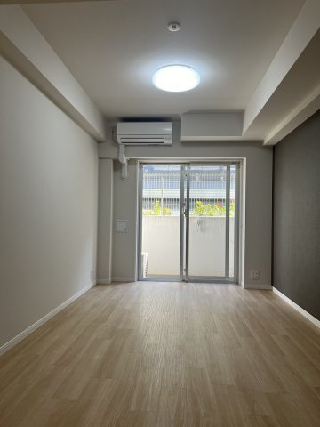 プラウドフラット三軒茶屋Ⅱ　礼金0　ペット相談　スマートロック対応物件の居間・リビング