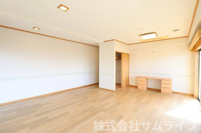 【寝室】 | セントロイヤル