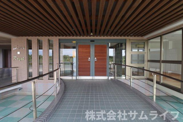 【エントランス】 | セントロイヤル