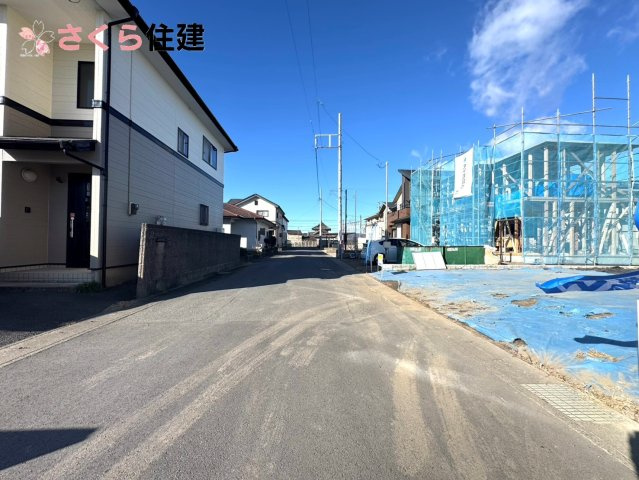 いろどりアイタウン栃木市平柳町３丁目22-P2　９号棟の前面道路含む現地写真|南面前面道路６ｍ！車通りが少ないので
慌てず出入りできます♪
