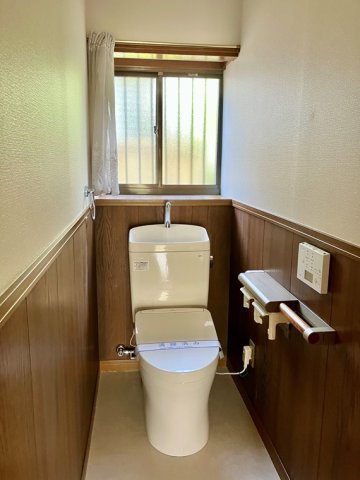 佐須町戸建のトイレ
