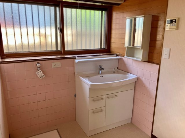 佐須町戸建の洗面所