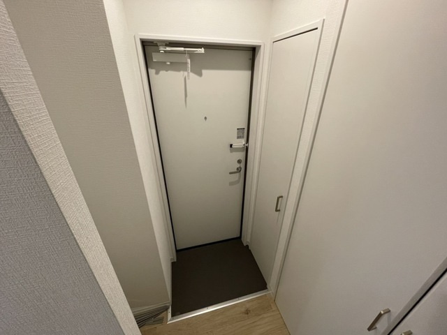 イリス堀越の玄関