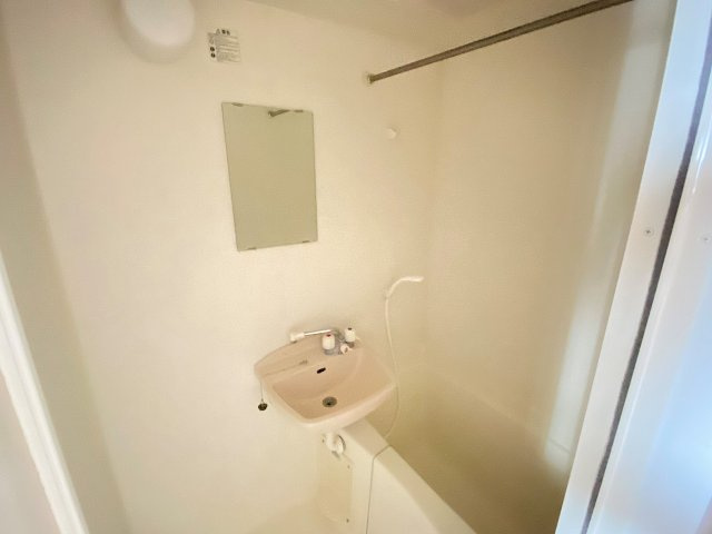 レオパレスｙａｎａｇｉⅡの浴室|日々の疲れを癒すお風呂付です