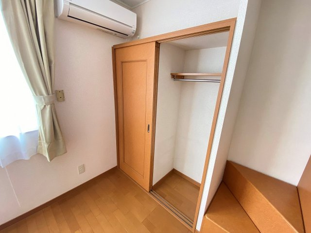 レオパレスｙａｎａｇｉⅡの内装|明るい色調の室内です