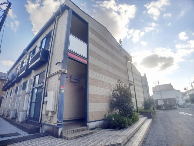 レオパレストラオムの外観|物件の外観です