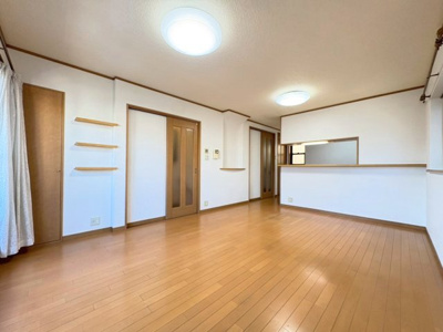 【居間・リビング】 | 池田市豊島北2丁目貸家