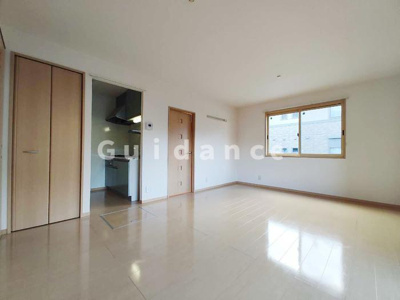 【居間・リビング】 | ロイヤルコートB棟