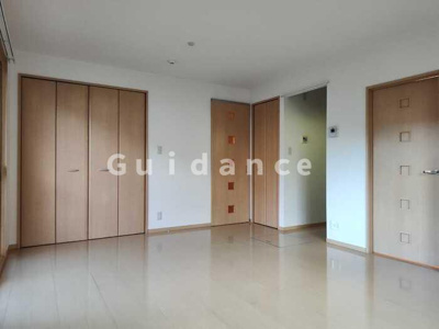 【居間・リビング】 | ロイヤルコートB棟