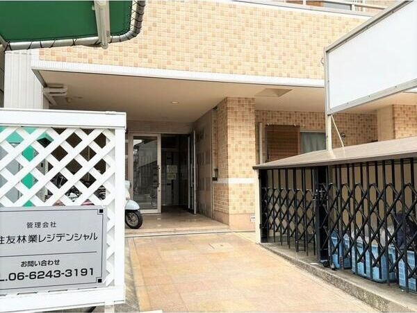 ラカーサ今里のエントランス