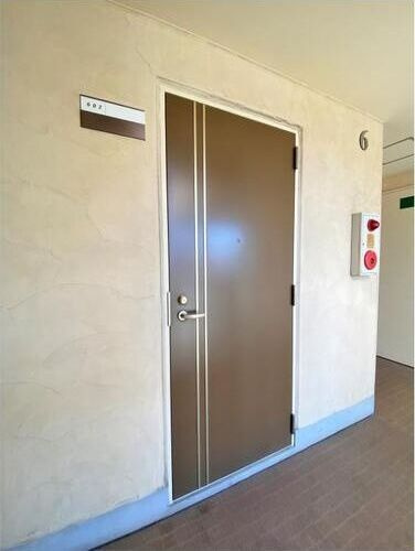 ラカーサ今里の玄関