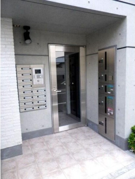 Branche用賀　礼金0　二面採光　宅配BOXのエントランス