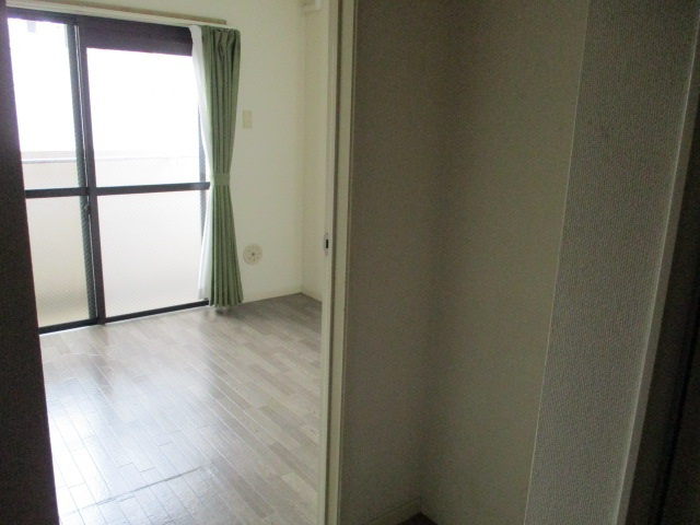 エステート小谷の洋室