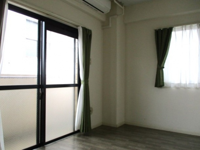 エステート小谷の洋室