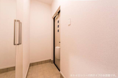 【玄関】 | ヴェル・ドミールＫ | 収納もある玄関です