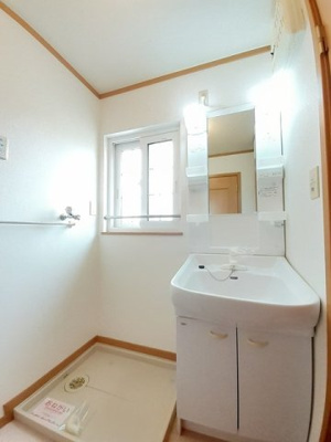 【洗面所】 | アルモニーハイツ | 広い洗面スペース