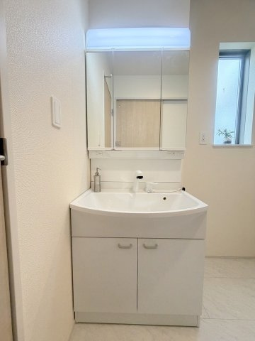 三郷市戸ケ崎　新築戸建　全2棟　B号棟の独立洗面台|同施工会社の参考写真になります。