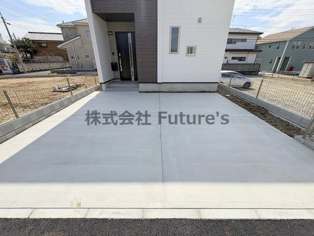 三郷市戸ケ崎　新築戸建　全2棟　B号棟の駐車場|カースペース並列2台駐車可能