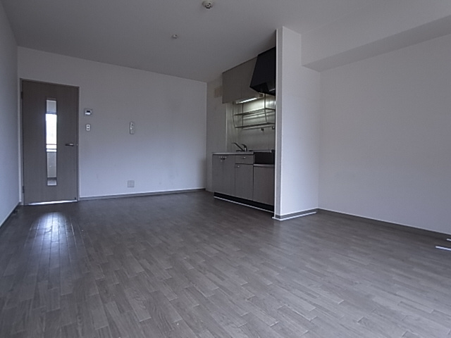 神戸市須磨区千守町１丁目のアパートの居間・リビング|リビング