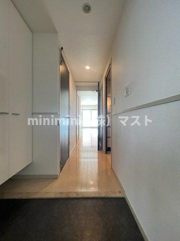 ロイヤルパークス桃坂の玄関