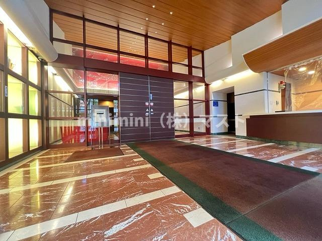 ロイヤルパークス桃坂のロビー