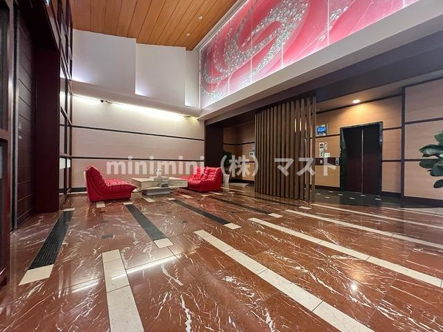 ロイヤルパークス桃坂のロビー