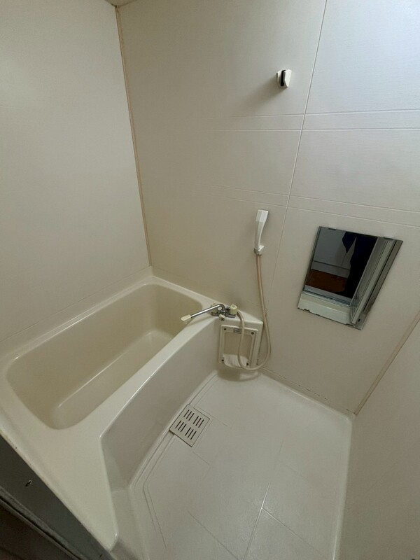 ロイヤルコート南別府A棟の浴室