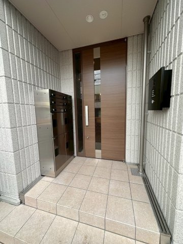 メゾンレアアーイナのエントランス