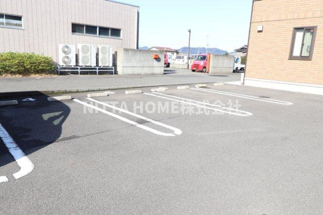 ラ・エスペランスⅤの駐車場|敷地内駐車場は空きが有ります◎２台目は要確認＊