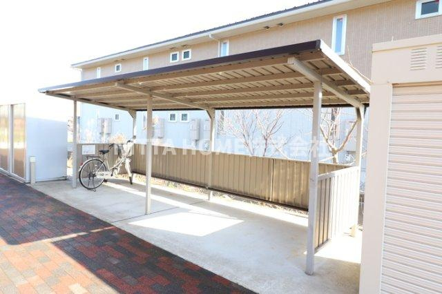 ラ・エスペランスⅤのその他|屋根付きの駐輪場になります◇