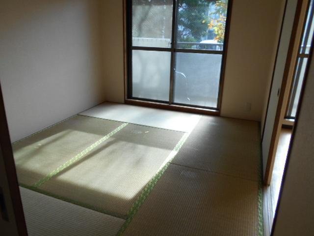 府中市八幡町２丁目の賃貸マンションの和室