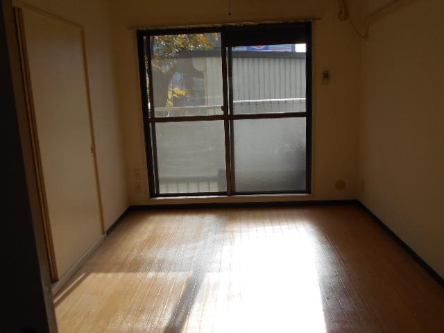 府中市八幡町２丁目の賃貸マンションの居間・リビング