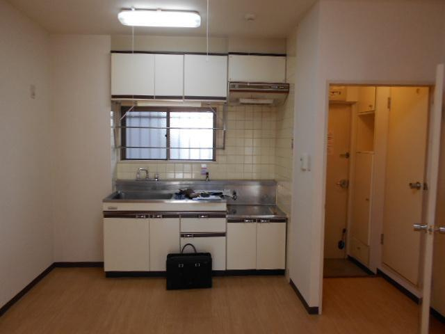 府中市八幡町２丁目の賃貸マンションの居間・リビング