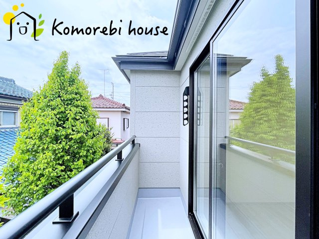 上尾市浅間台　新築一戸建て　リーブルファイン　01のバルコニー|暖かな日差しのふりそそぐバルコニー