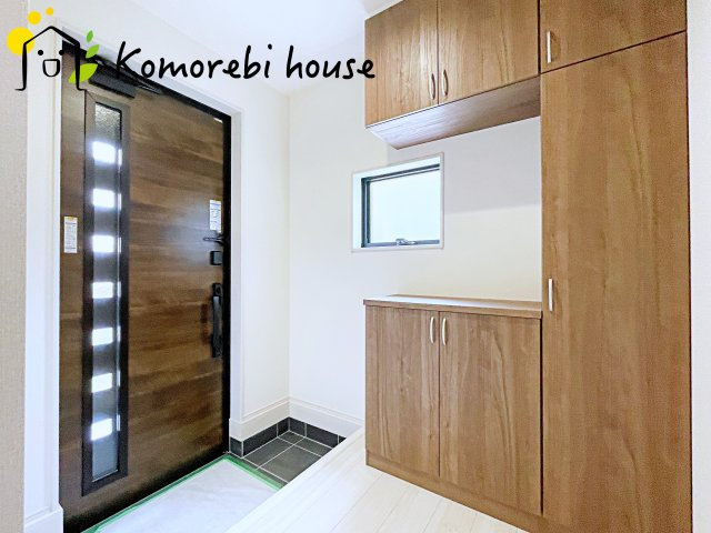 上尾市浅間台　新築一戸建て　リーブルファイン　01の玄関|落ち着いた玄関です